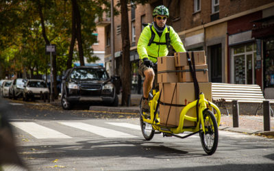 Vélos-cargos et véhicules utilitaires légers : une complémentarité au service d’une logistique urbaine durable
